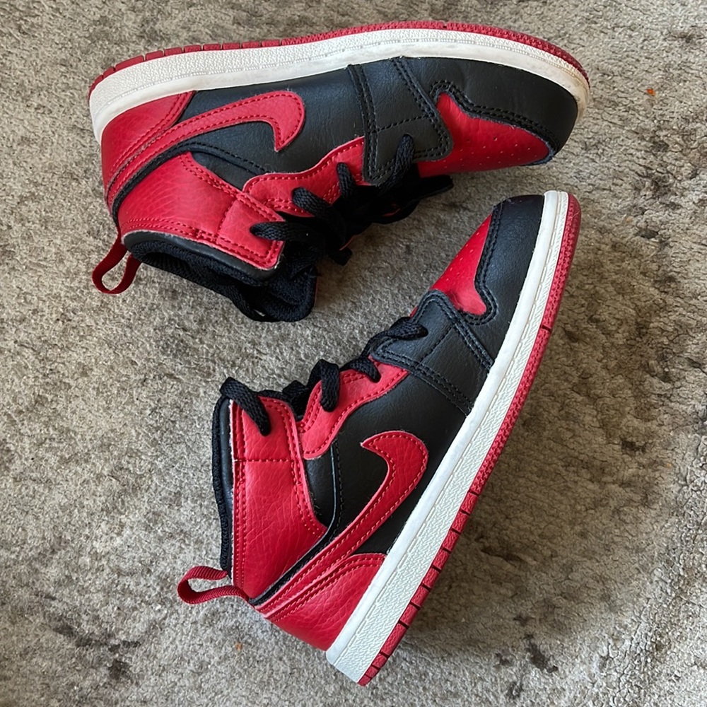 Toddler little kids red and black Jordan 1 mid sneakers size 10C. With box. - Picture 3 of 7